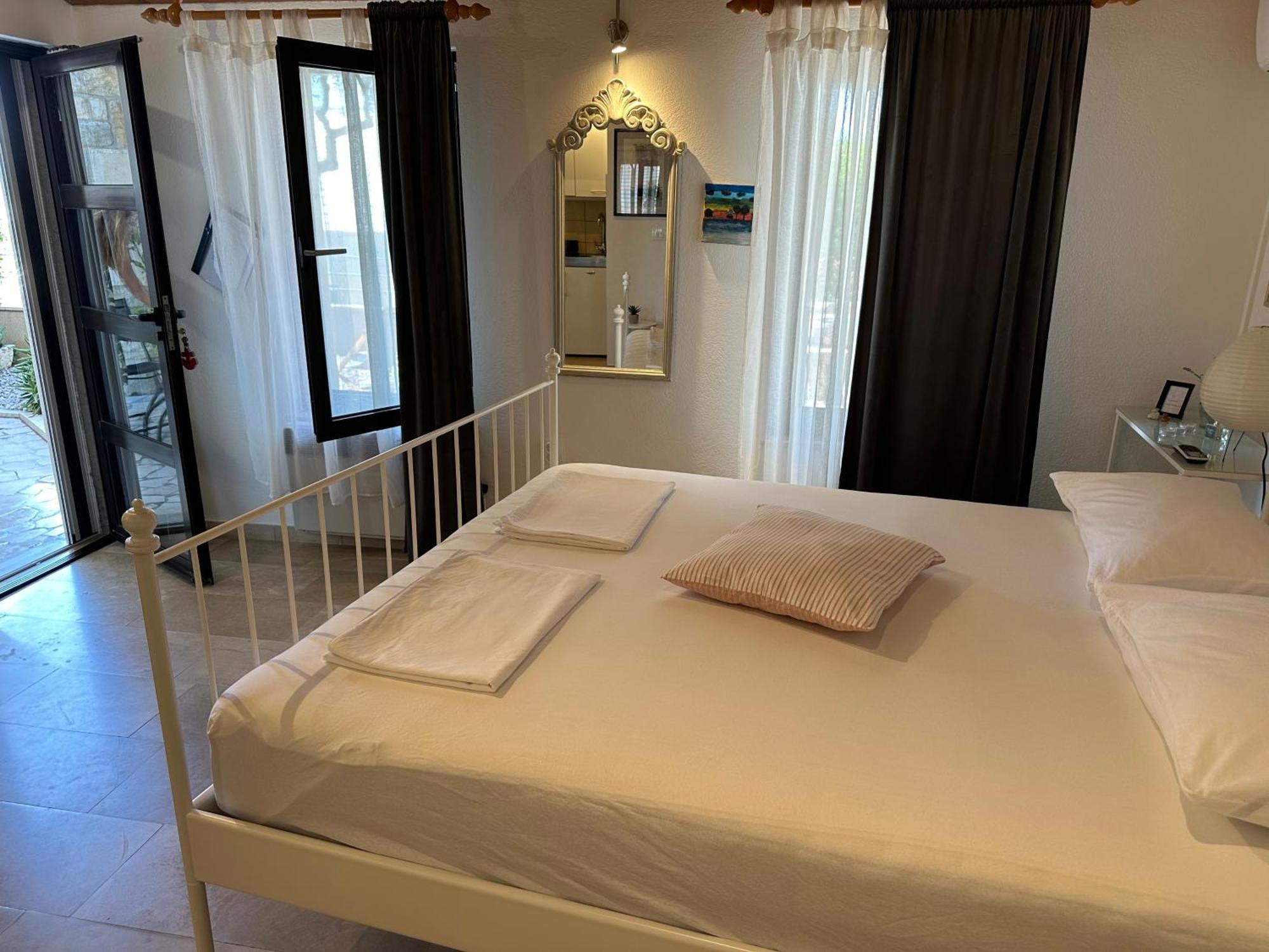 Romantic Stone- Studio Apartman Omiš Exteriör bild